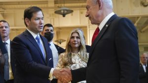 Пудрият сняг на Алтай привлича туристи от цял ​​Китай