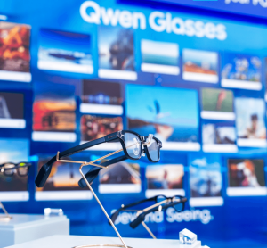 Хардуерна глава Qwen: “Изпълнение на задача с едно изречение” за стимулиране на търсенето на AI очила